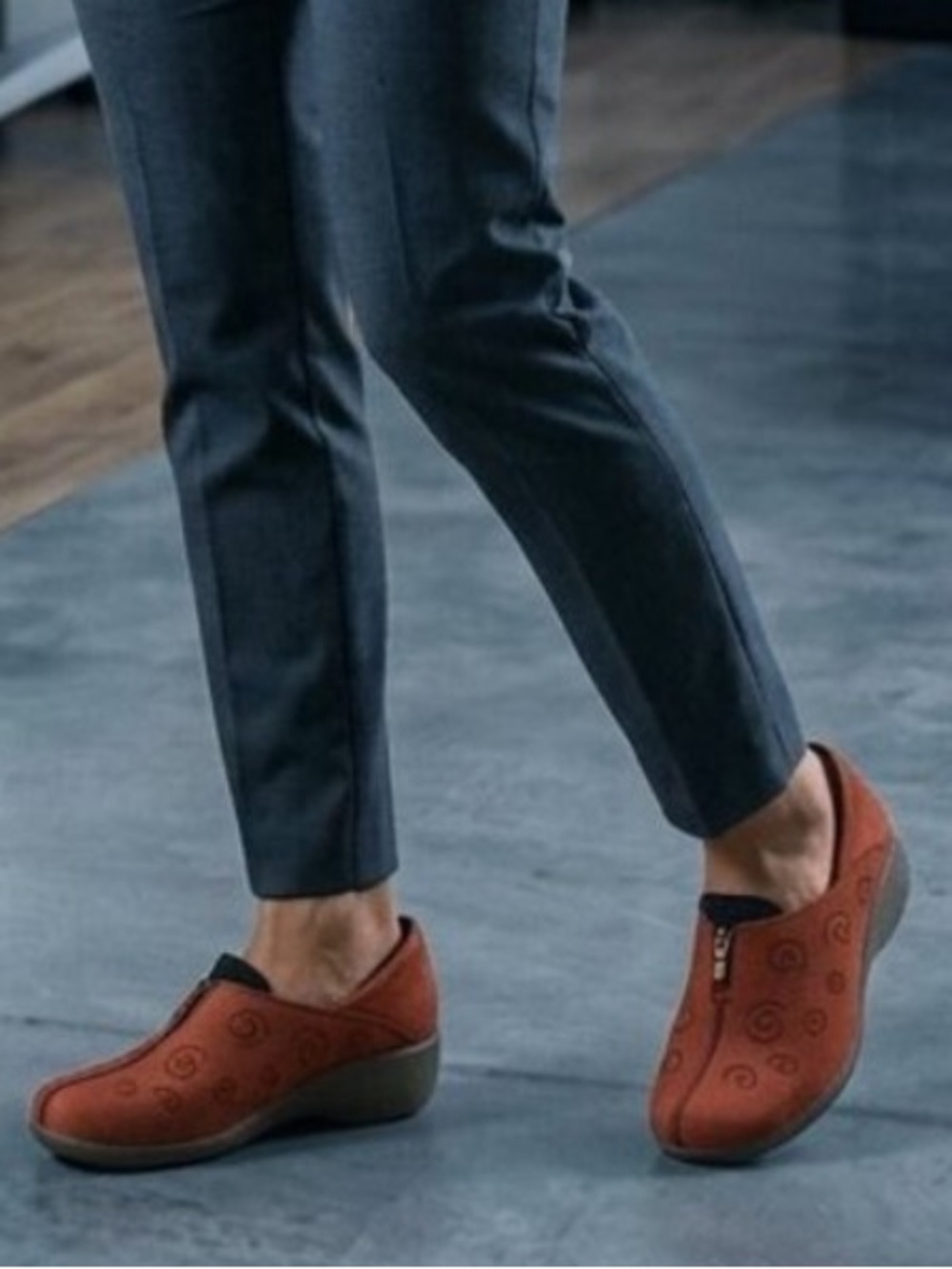 Privo Shoes by Clarks comfort loafers red slip-on faux suede 6 decorative stitch